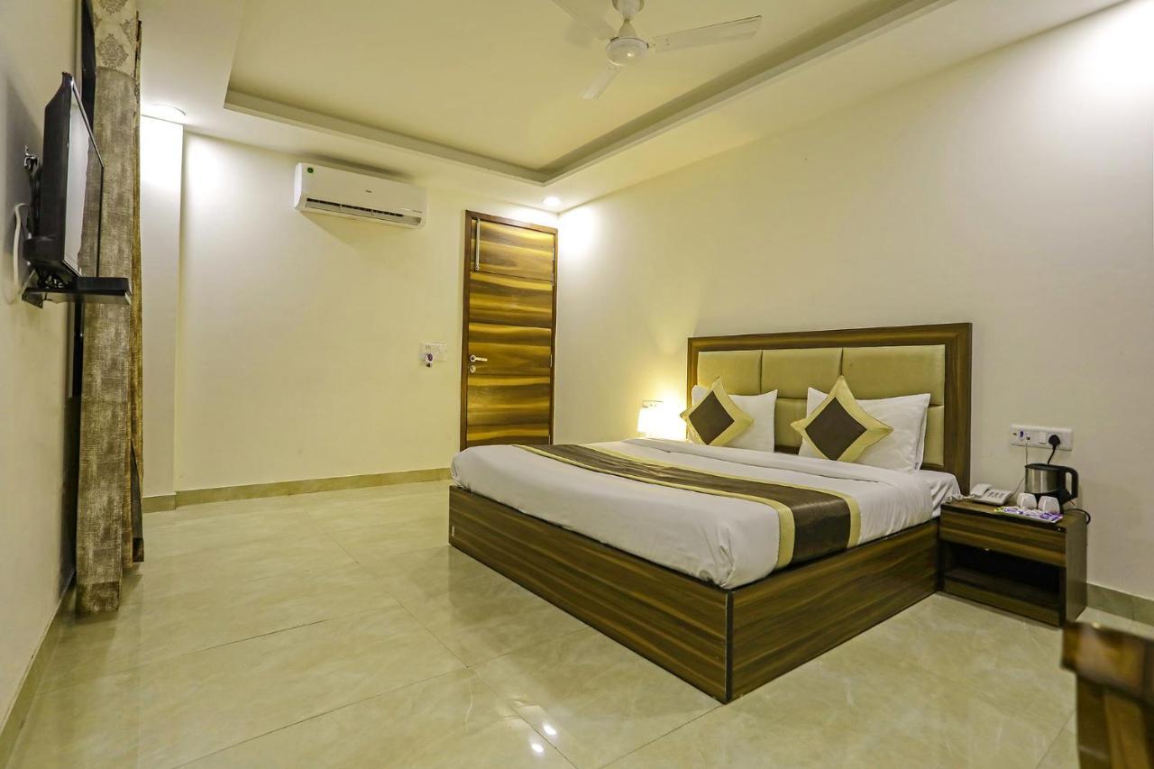 Fabhotel White House Bnb - Nr Yashobhoomi Convention Centre Делхи Екстериор снимка