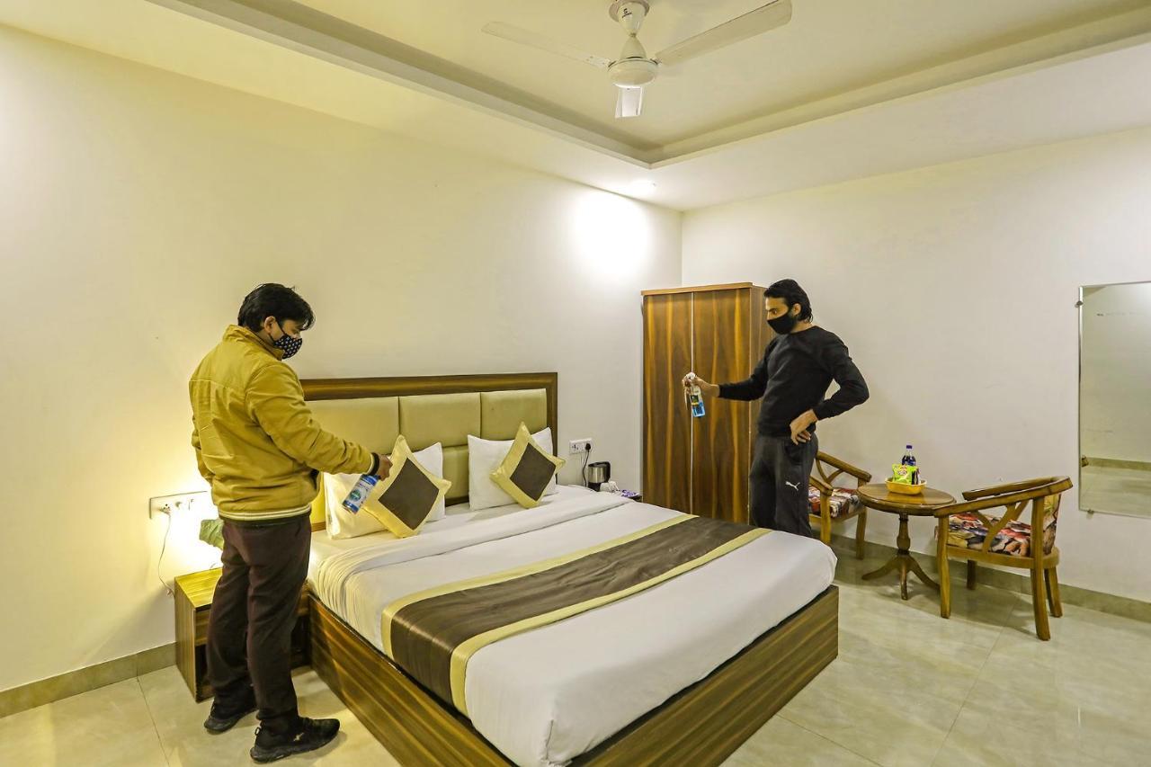 Fabhotel White House Bnb - Nr Yashobhoomi Convention Centre Делхи Екстериор снимка