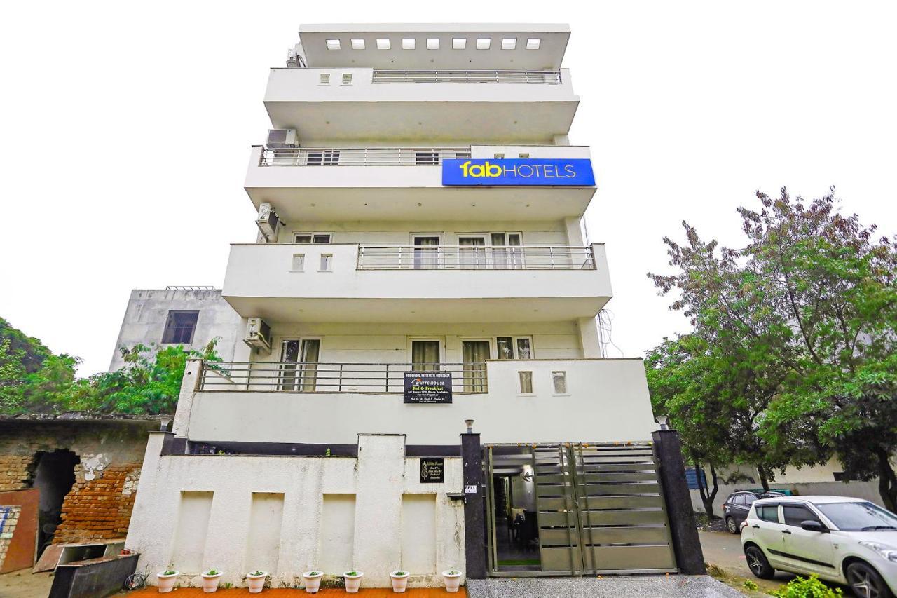Fabhotel White House Bnb - Nr Yashobhoomi Convention Centre Делхи Екстериор снимка