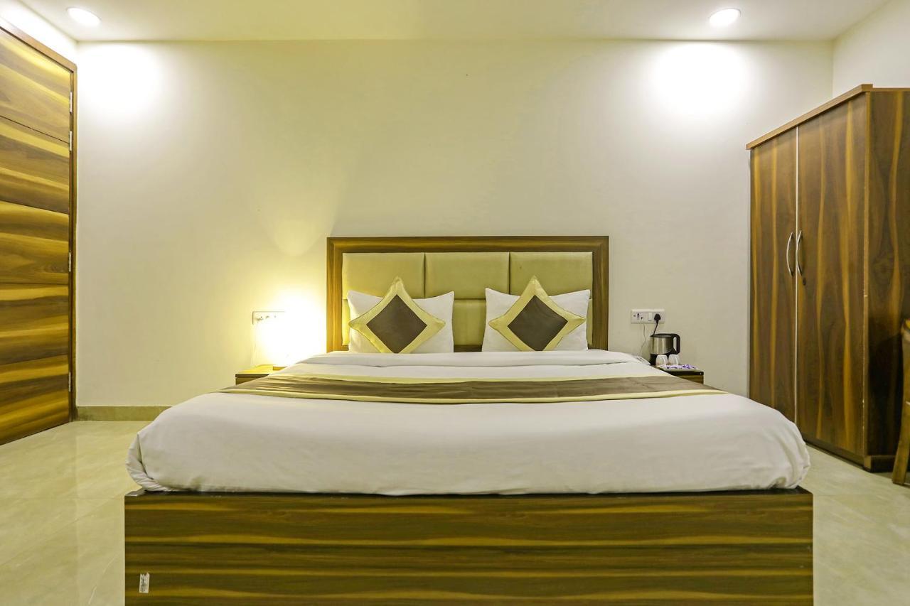 Fabhotel White House Bnb - Nr Yashobhoomi Convention Centre Делхи Екстериор снимка