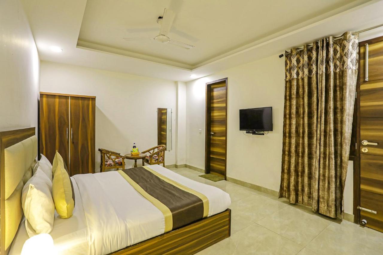 Fabhotel White House Bnb - Nr Yashobhoomi Convention Centre Делхи Екстериор снимка