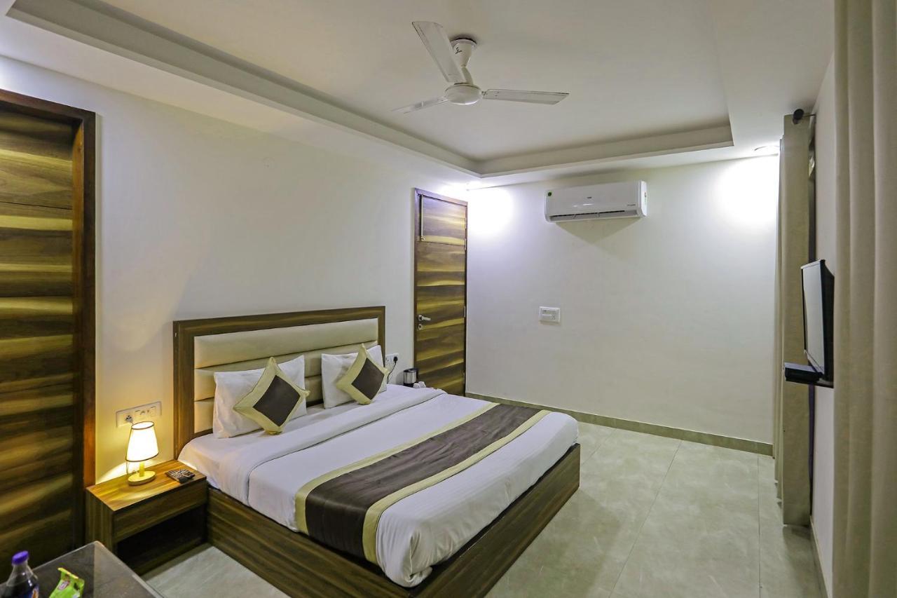 Fabhotel White House Bnb - Nr Yashobhoomi Convention Centre Делхи Екстериор снимка
