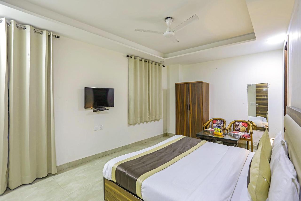 Fabhotel White House Bnb - Nr Yashobhoomi Convention Centre Делхи Екстериор снимка