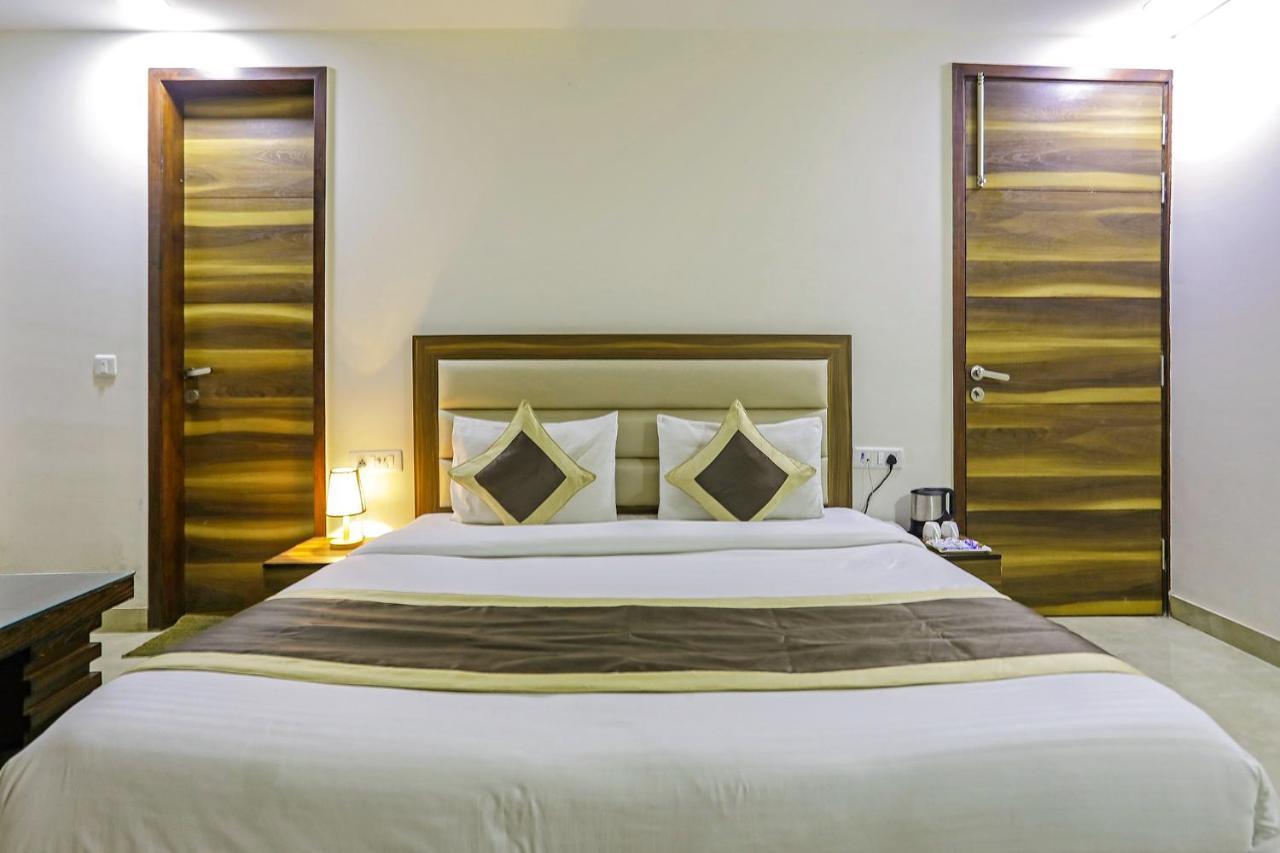Fabhotel White House Bnb - Nr Yashobhoomi Convention Centre Делхи Екстериор снимка