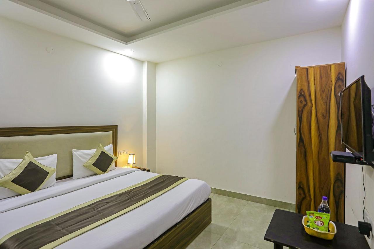Fabhotel White House Bnb - Nr Yashobhoomi Convention Centre Делхи Екстериор снимка