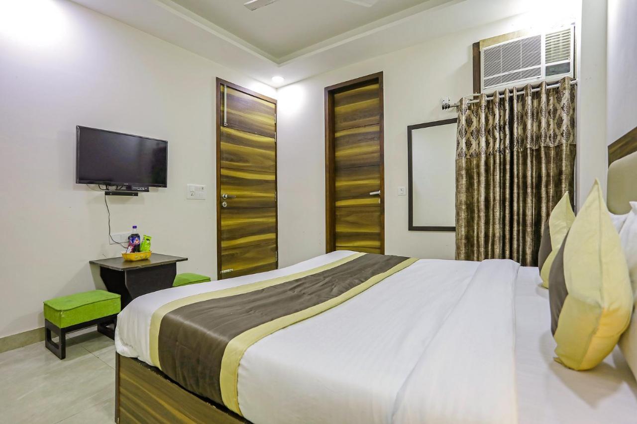 Fabhotel White House Bnb - Nr Yashobhoomi Convention Centre Делхи Екстериор снимка