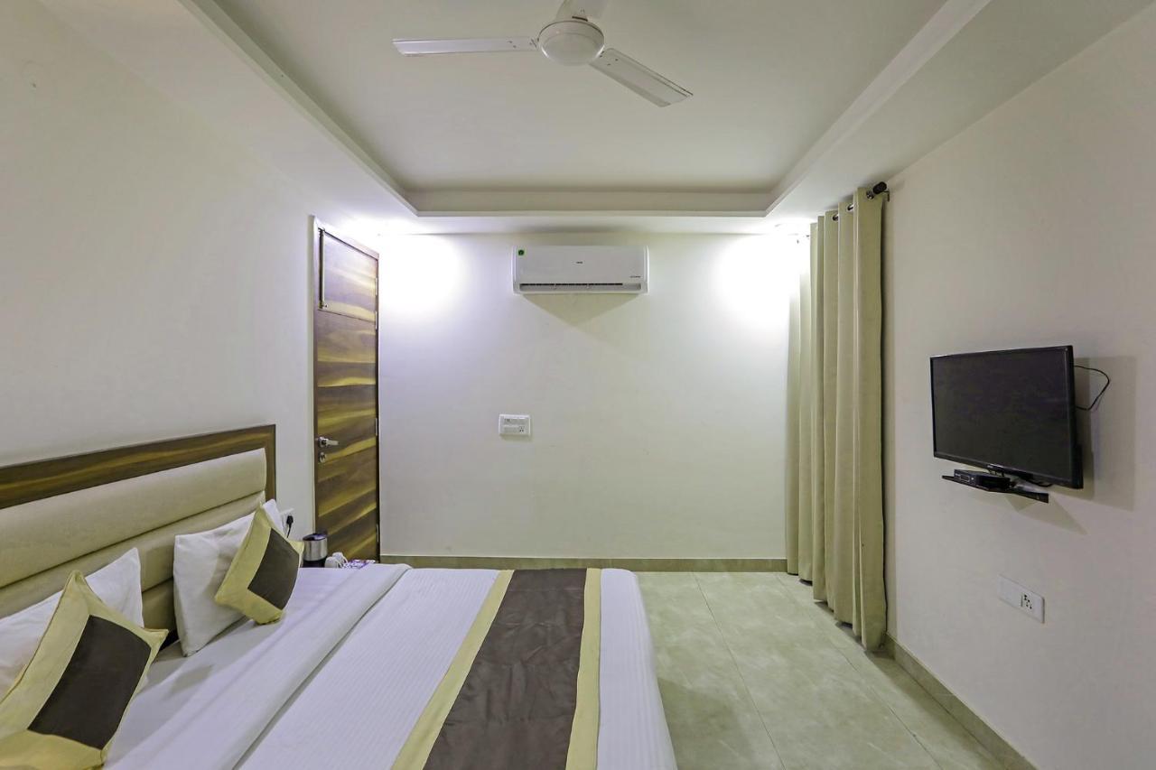 Fabhotel White House Bnb - Nr Yashobhoomi Convention Centre Делхи Екстериор снимка